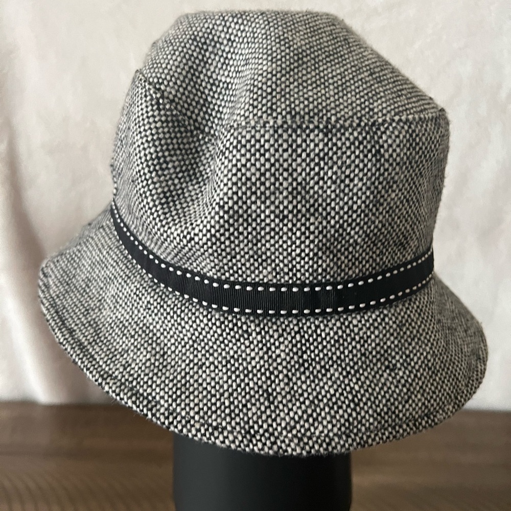 Women’s bucket hat
